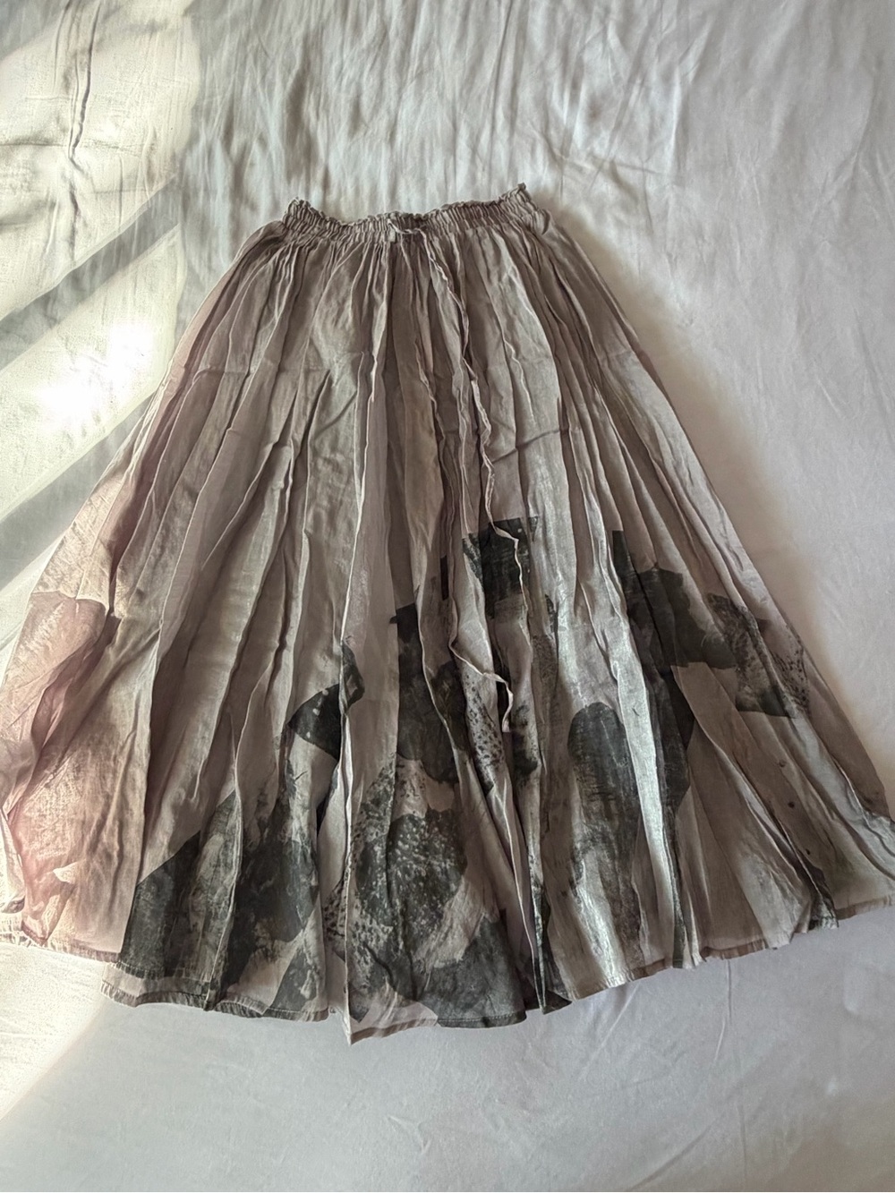 Dollcake Dusty Rose Pleated Midi Skirt with Black Abstract Hem